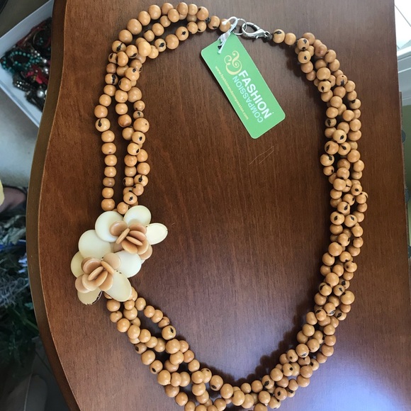 Fashion & Compassion necklace - Picture 1 of 3